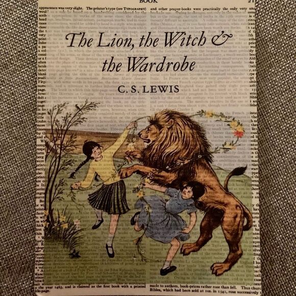 The Lion, the Witch, & the Wardrobe Narnia Magnet - Picture 7 of 8